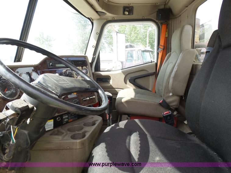 image for item J1644 2008 International 5900i semi truck