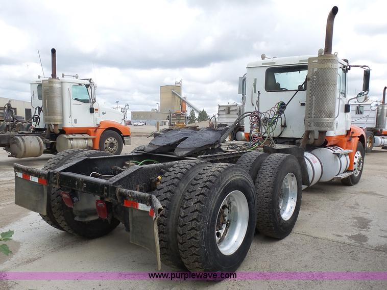 image for item J1645 2008 International 9200i semi truck