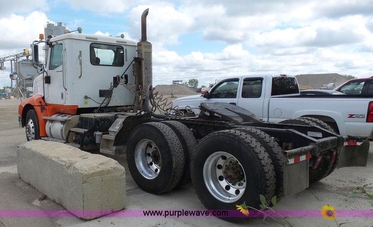 image for item J1645 2008 International 9200i semi truck