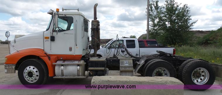 image for item J1645 2008 International 9200i semi truck