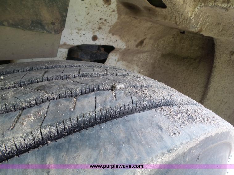 image for item J1645 2008 International 9200i semi truck