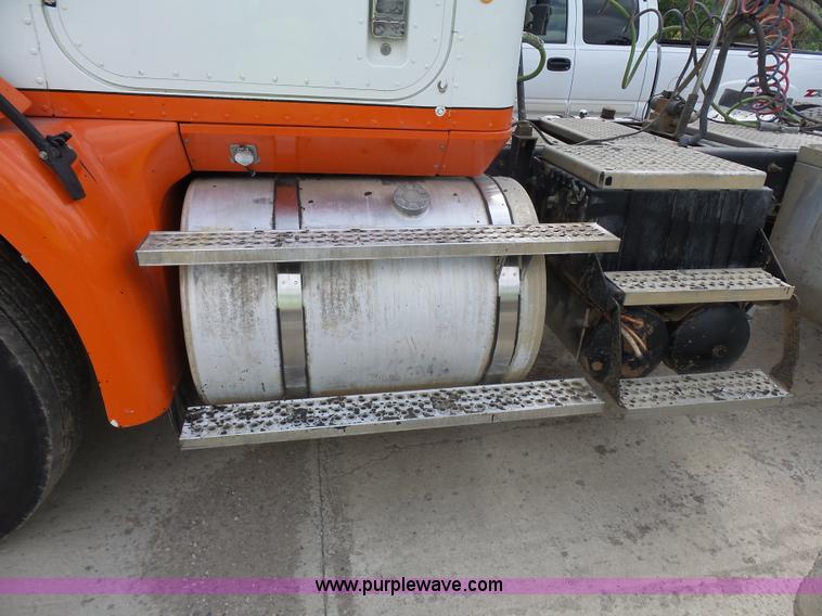 image for item J1645 2008 International 9200i semi truck