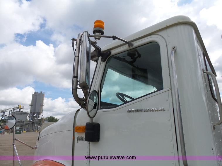 image for item J1645 2008 International 9200i semi truck