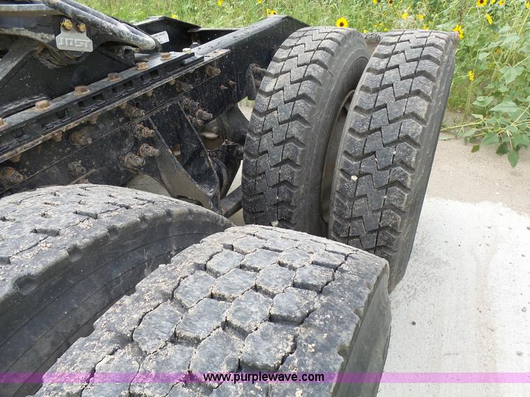 image for item J1645 2008 International 9200i semi truck