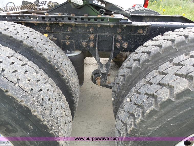 image for item J1645 2008 International 9200i semi truck