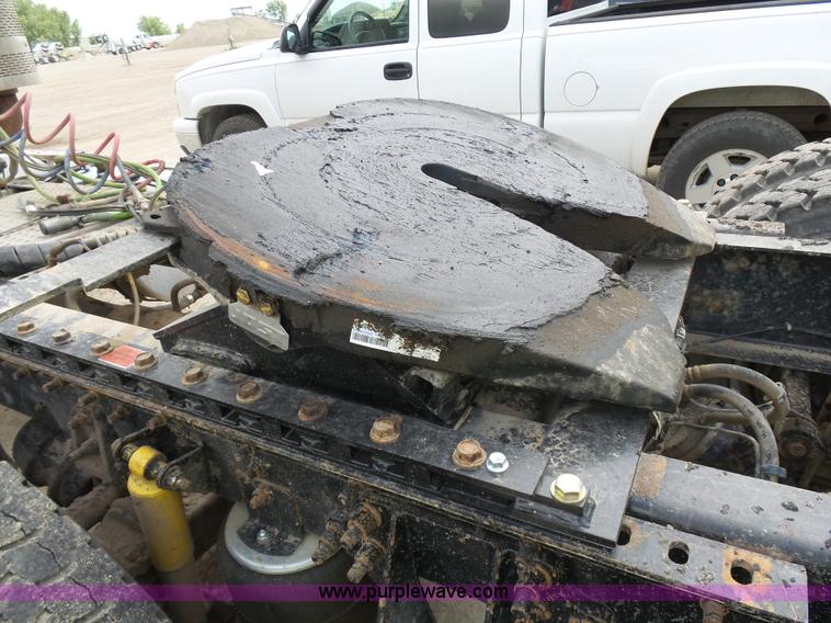 image for item J1645 2008 International 9200i semi truck