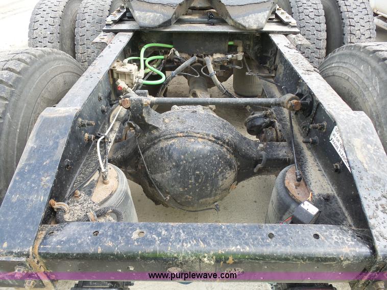 image for item J1645 2008 International 9200i semi truck