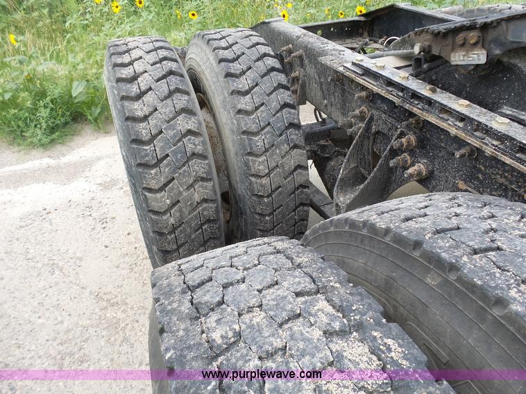 image for item J1645 2008 International 9200i semi truck