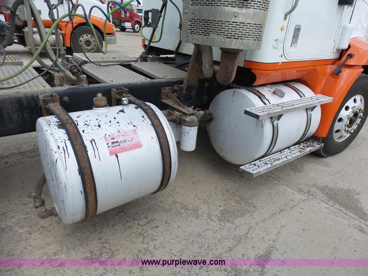 image for item J1645 2008 International 9200i semi truck