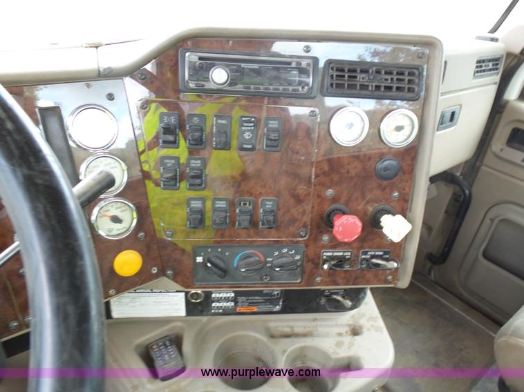 image for item J1645 2008 International 9200i semi truck