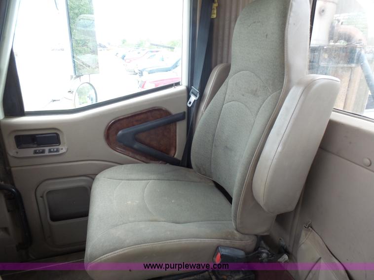 image for item J1645 2008 International 9200i semi truck