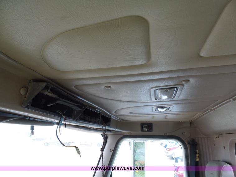 image for item J1645 2008 International 9200i semi truck