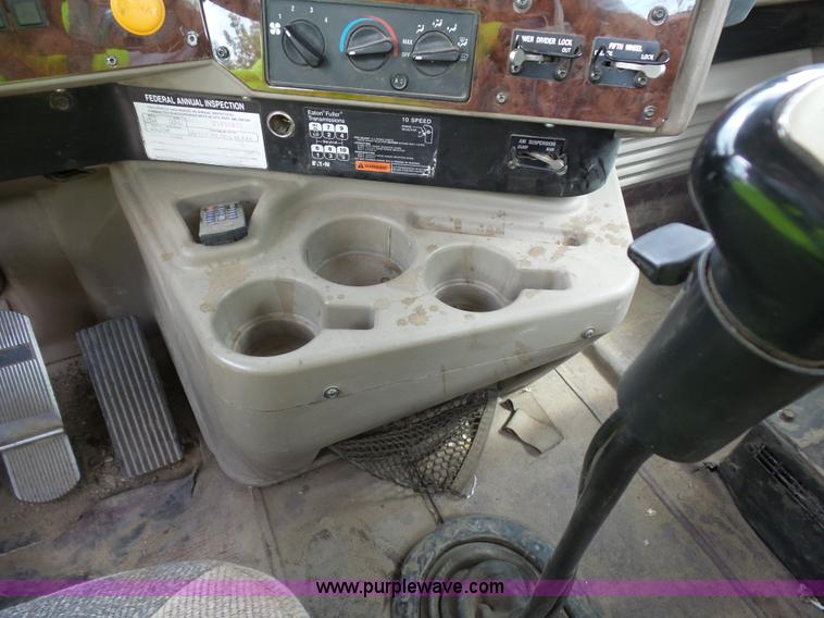 image for item J1645 2008 International 9200i semi truck