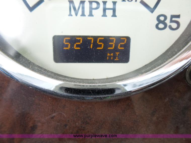 image for item J1645 2008 International 9200i semi truck