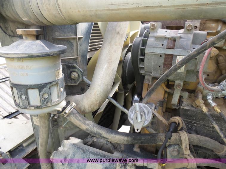 image for item J1645 2008 International 9200i semi truck