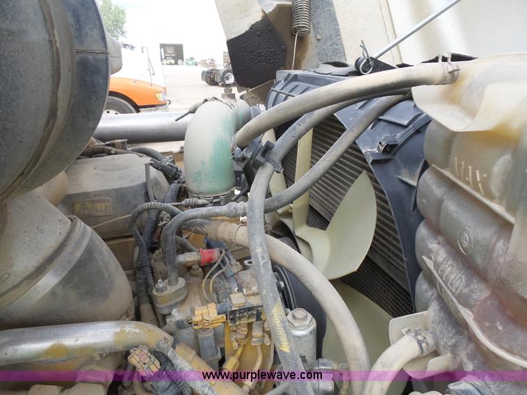 image for item J1645 2008 International 9200i semi truck