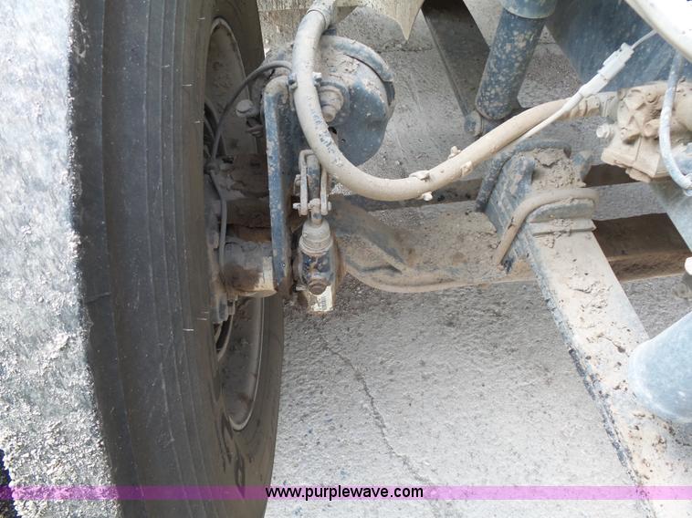 image for item J1645 2008 International 9200i semi truck