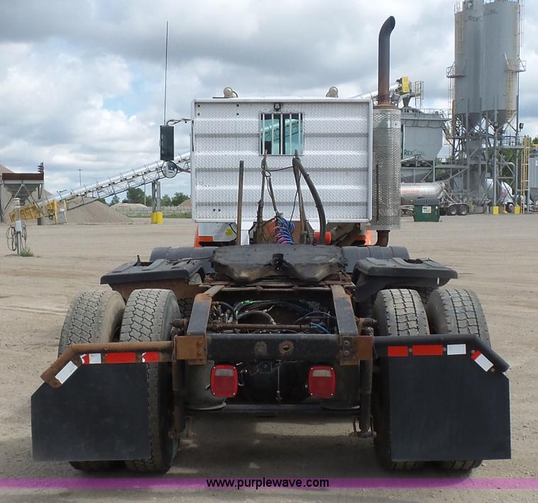 image for item J1646 2008 International 5900i semi truck