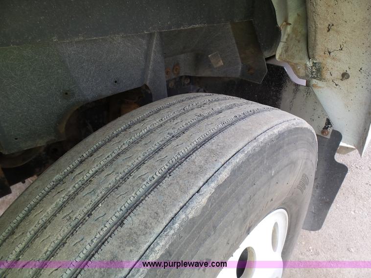 image for item J1646 2008 International 5900i semi truck