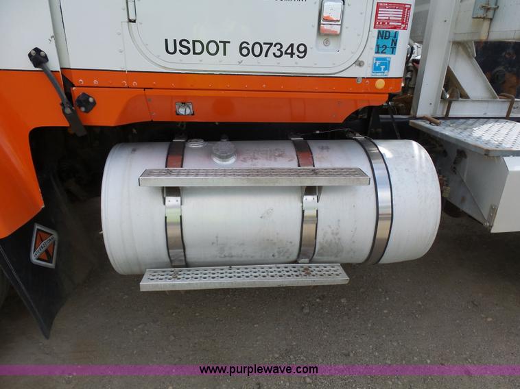 image for item J1646 2008 International 5900i semi truck