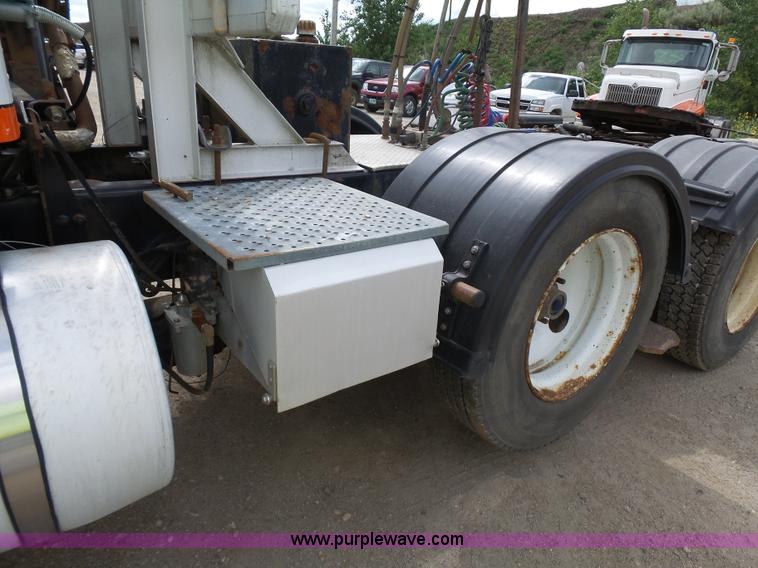 image for item J1646 2008 International 5900i semi truck