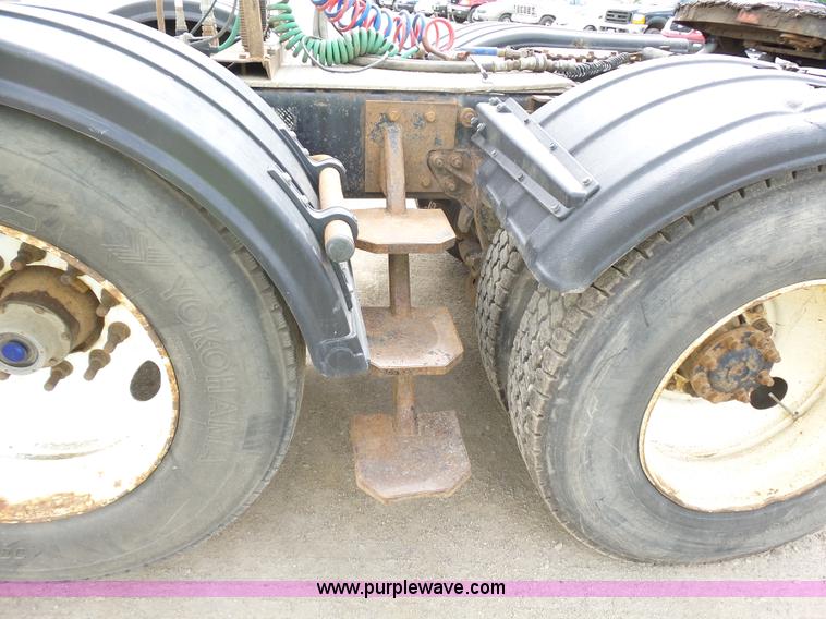 image for item J1646 2008 International 5900i semi truck