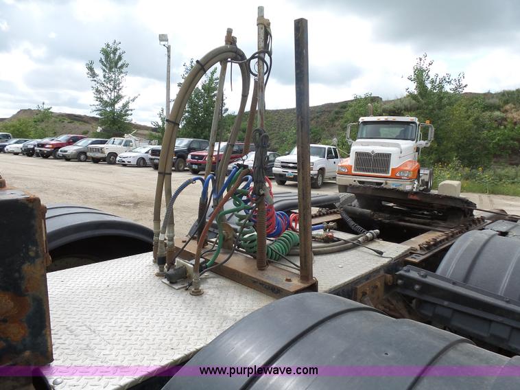 image for item J1646 2008 International 5900i semi truck