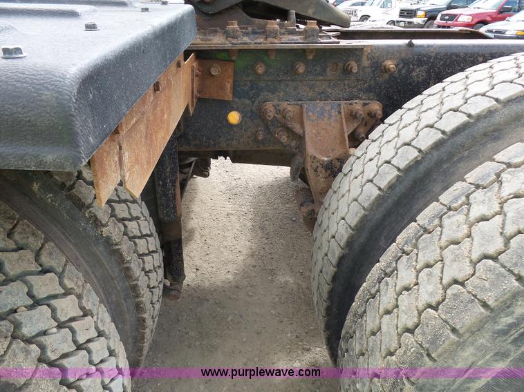 image for item J1646 2008 International 5900i semi truck