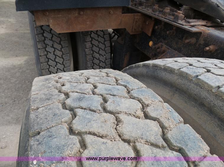 image for item J1646 2008 International 5900i semi truck