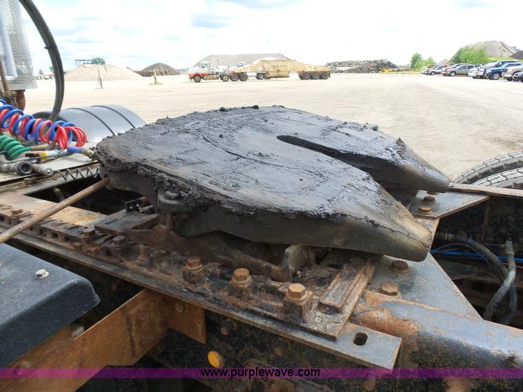 image for item J1646 2008 International 5900i semi truck