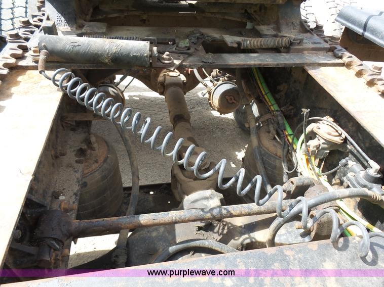 image for item J1646 2008 International 5900i semi truck