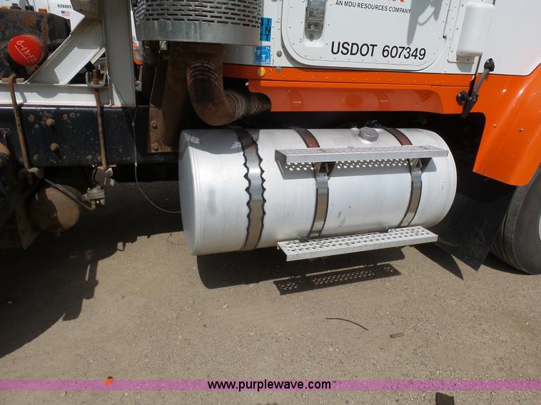 image for item J1646 2008 International 5900i semi truck