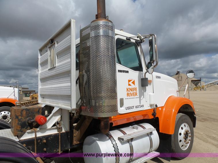 image for item J1646 2008 International 5900i semi truck