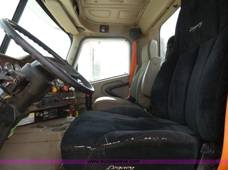 image for item J1646 2008 International 5900i semi truck