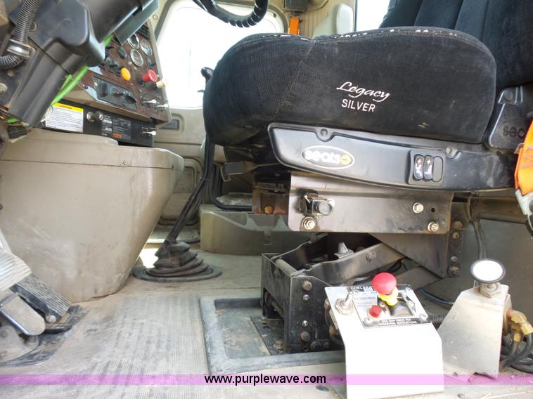 image for item J1646 2008 International 5900i semi truck