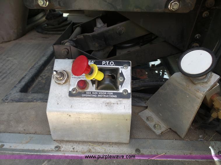 image for item J1646 2008 International 5900i semi truck