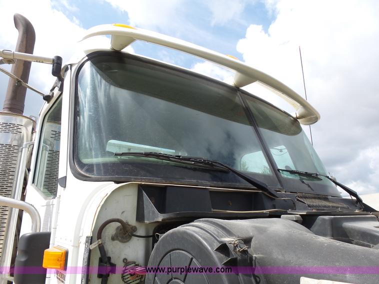 image for item J1646 2008 International 5900i semi truck