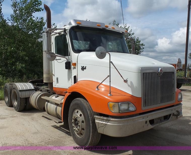 image for item J1647 2008 International 9200i semi truck