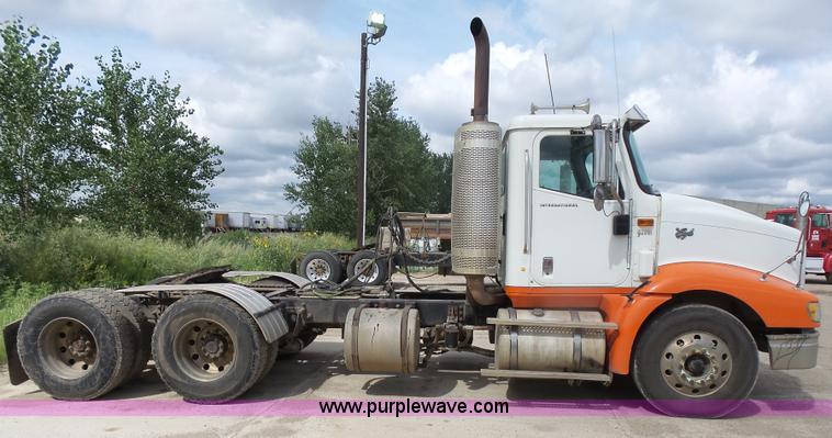 image for item J1647 2008 International 9200i semi truck