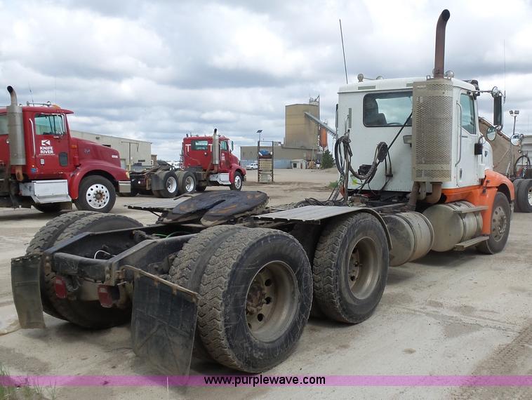 image for item J1647 2008 International 9200i semi truck