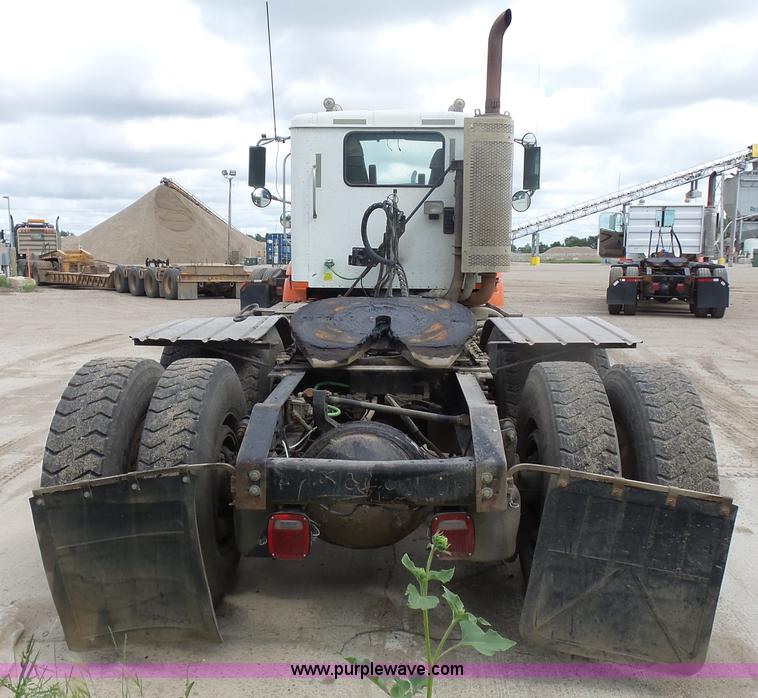 image for item J1647 2008 International 9200i semi truck