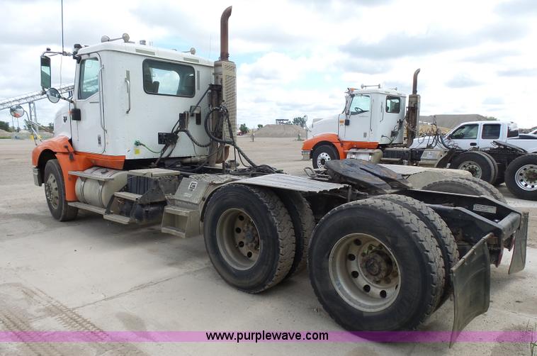 image for item J1647 2008 International 9200i semi truck