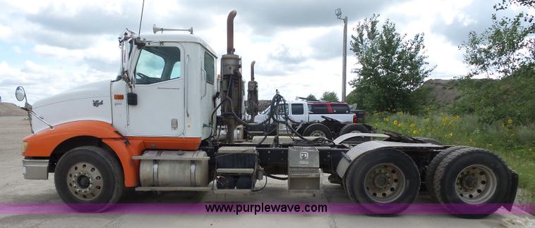 image for item J1647 2008 International 9200i semi truck