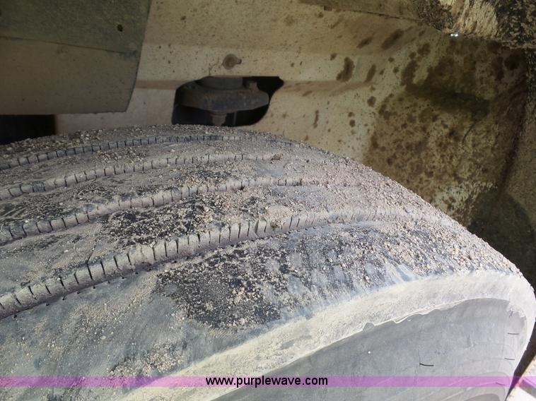 image for item J1647 2008 International 9200i semi truck