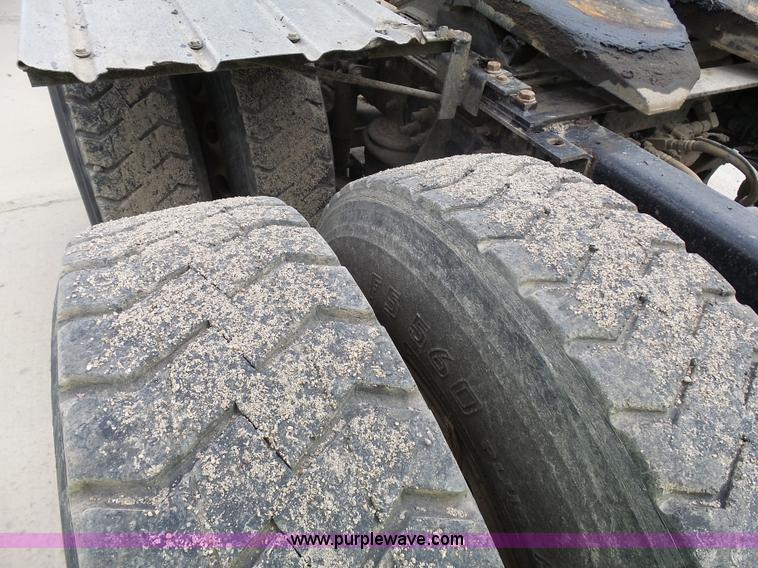 image for item J1647 2008 International 9200i semi truck