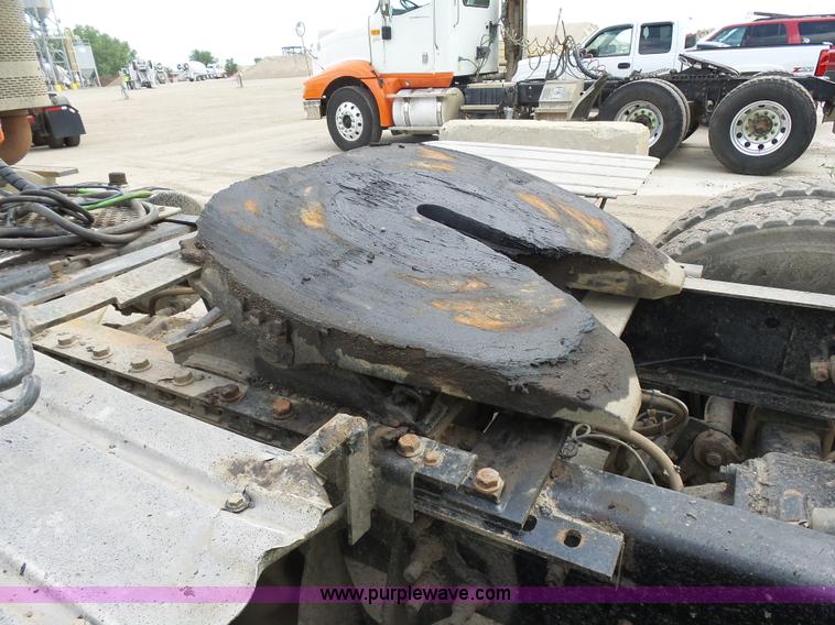 image for item J1647 2008 International 9200i semi truck