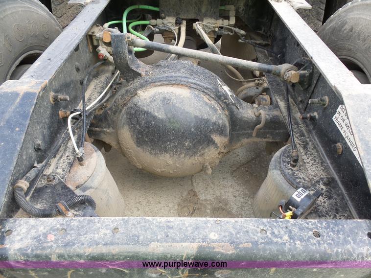 image for item J1647 2008 International 9200i semi truck