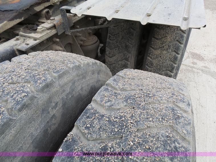 image for item J1647 2008 International 9200i semi truck