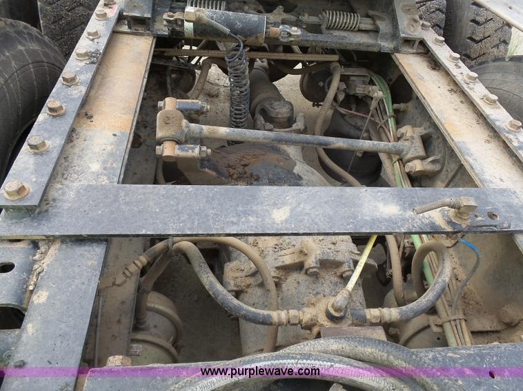 image for item J1647 2008 International 9200i semi truck