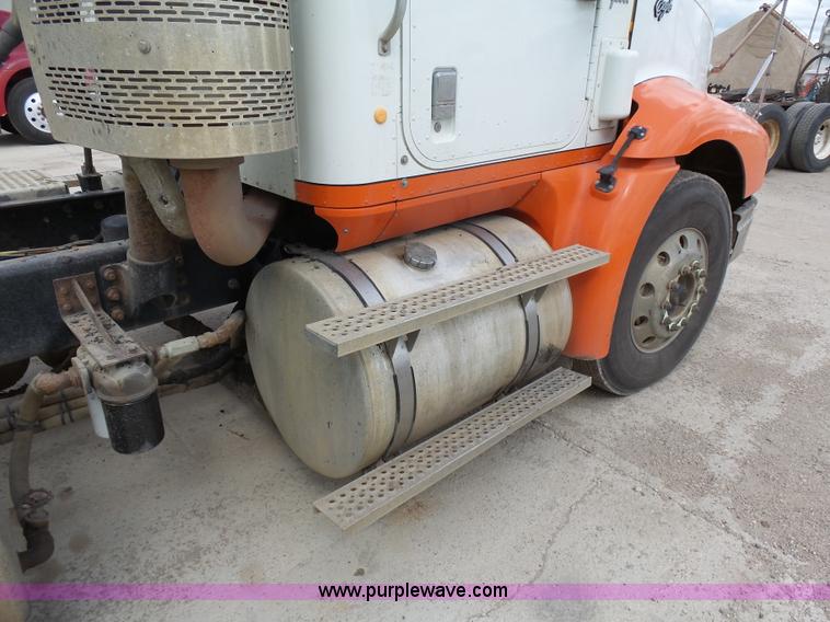 image for item J1647 2008 International 9200i semi truck